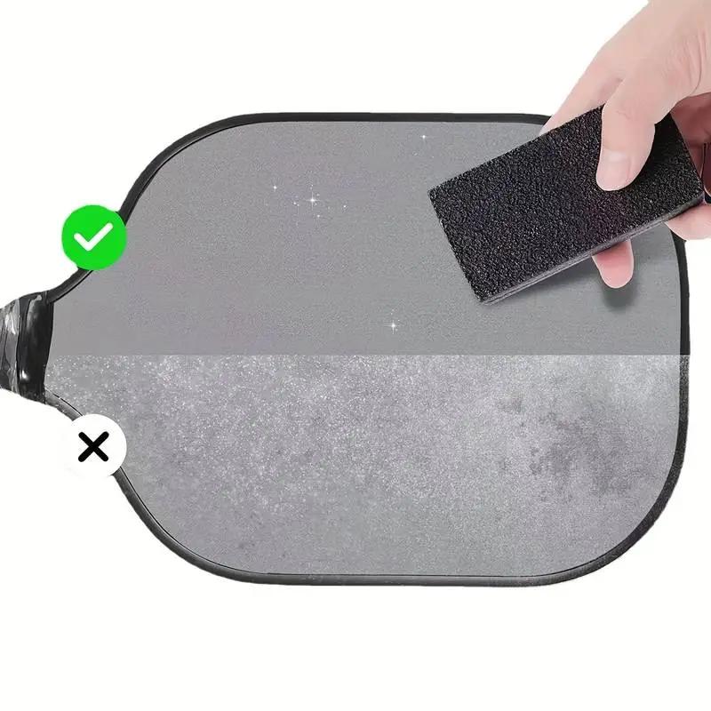 Racket där man visar effekten rengöringsklossen gör.